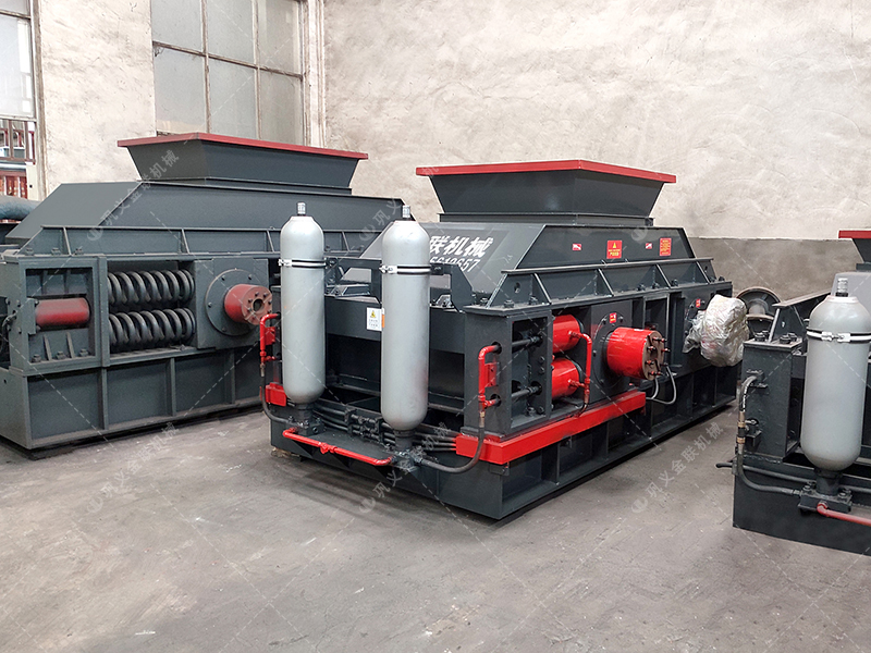 制砂用什么設(shè)備效果好?這款全自動數(shù)控對輥制砂機(jī)很不錯 制砂用什么設(shè)備效果好?這款全自動數(shù)控對輥制砂機(jī)很不錯